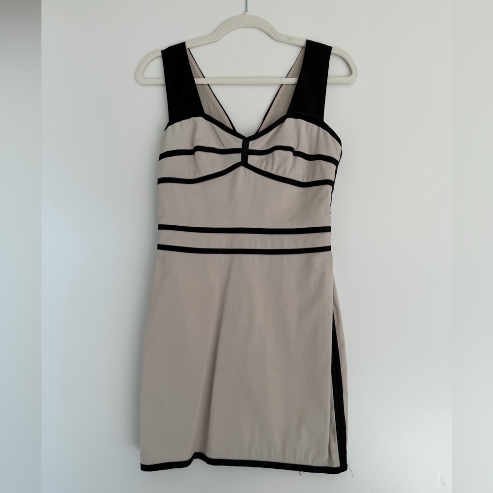 BCBGeneration Colorblock Sheath Dress Tan & Black Size 2